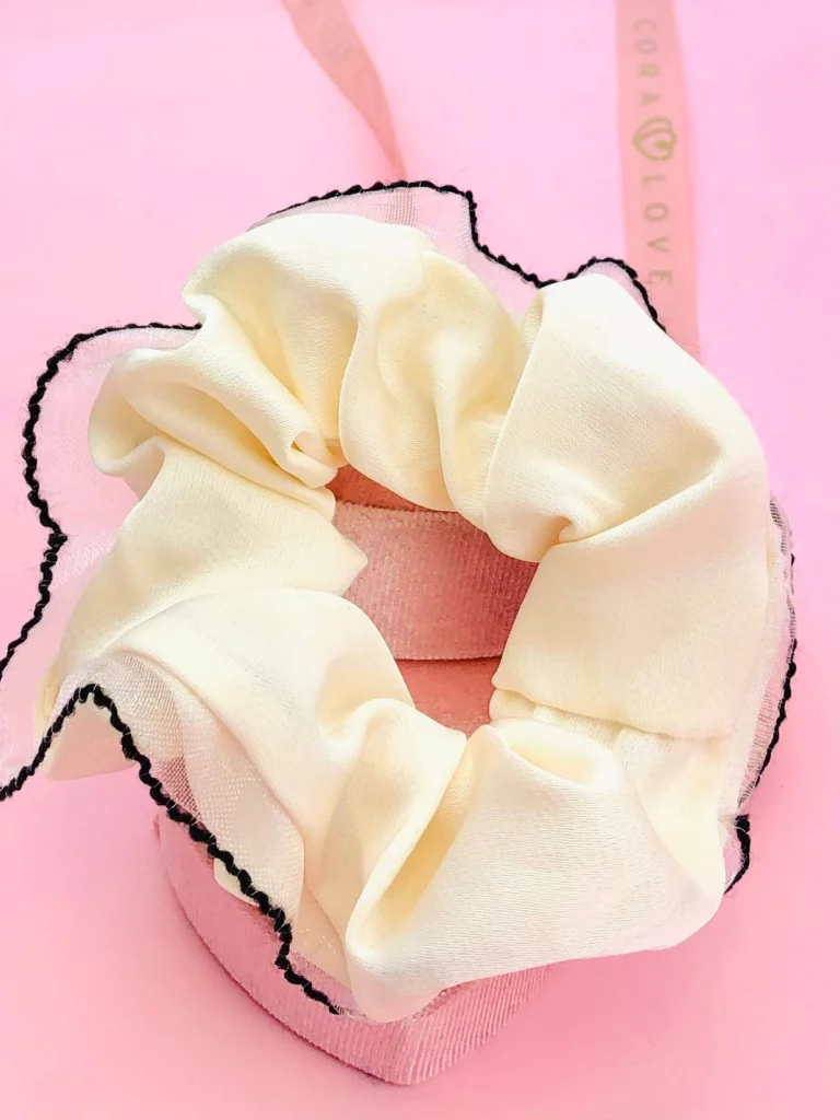 Gumka kremowa scrunchie z siateczką