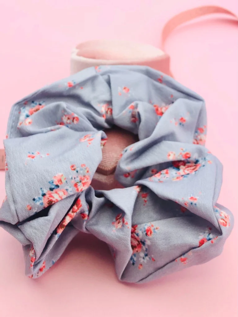 Gumka z kwiatuszkami scrunchie