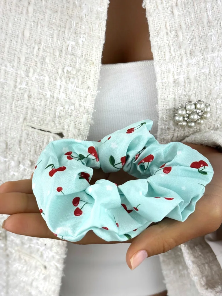 Gumka miętowa z wisienkami scrunchie