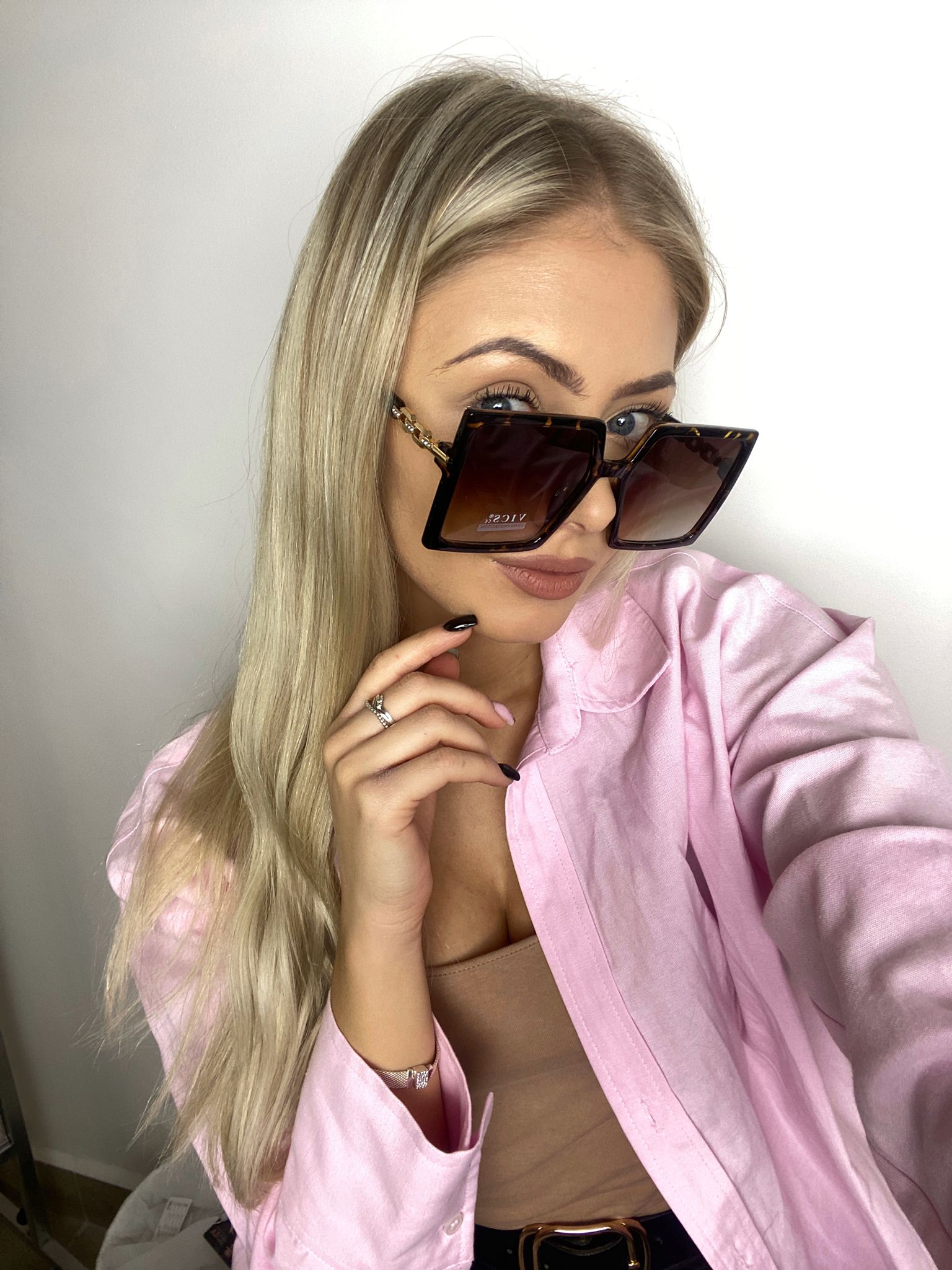 Damskie okulary – Jak odpowiednio je dobrać do stylizacji?