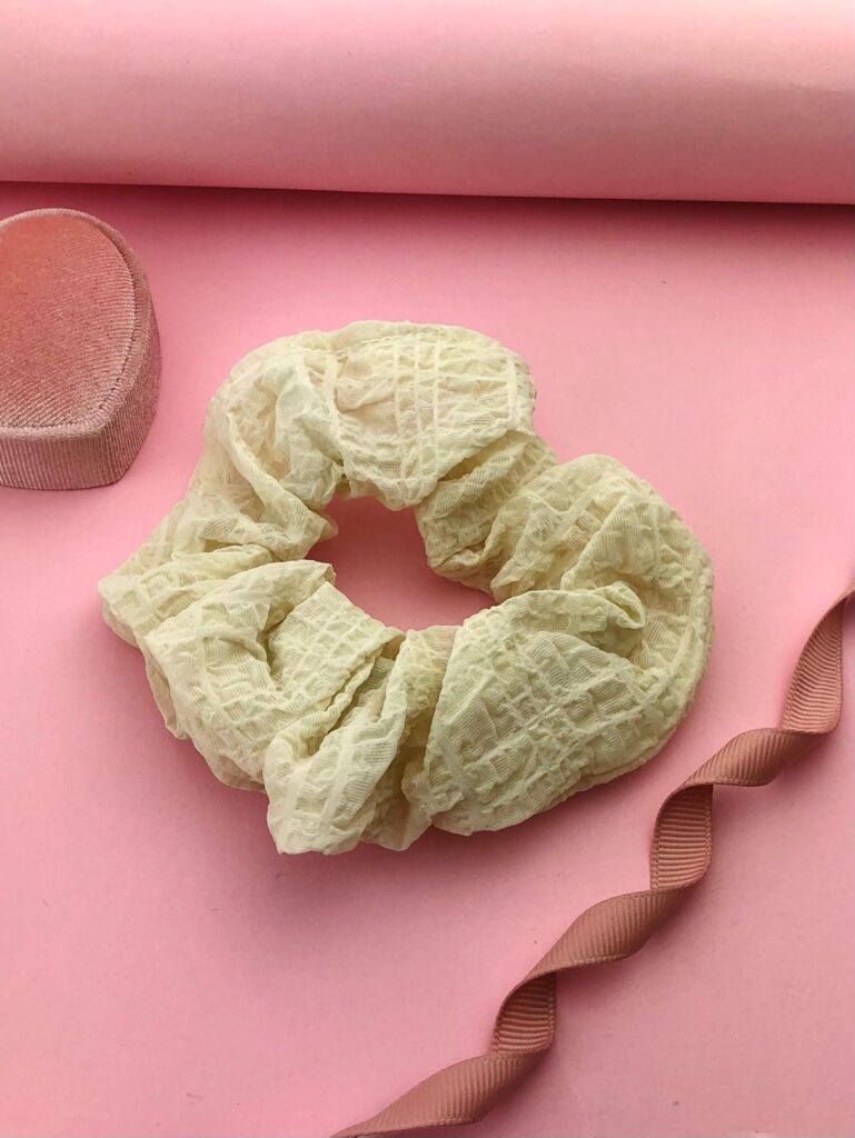 Gumka kremowa scrunchie