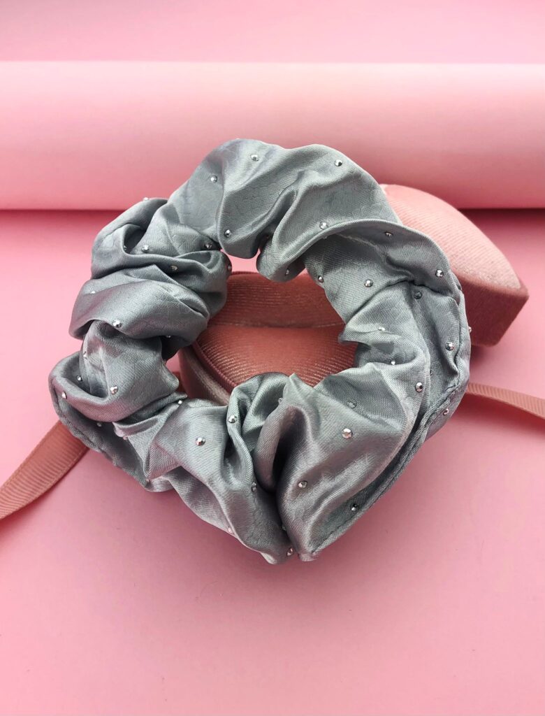 Gumka szara z cyrkoniami scrunchie