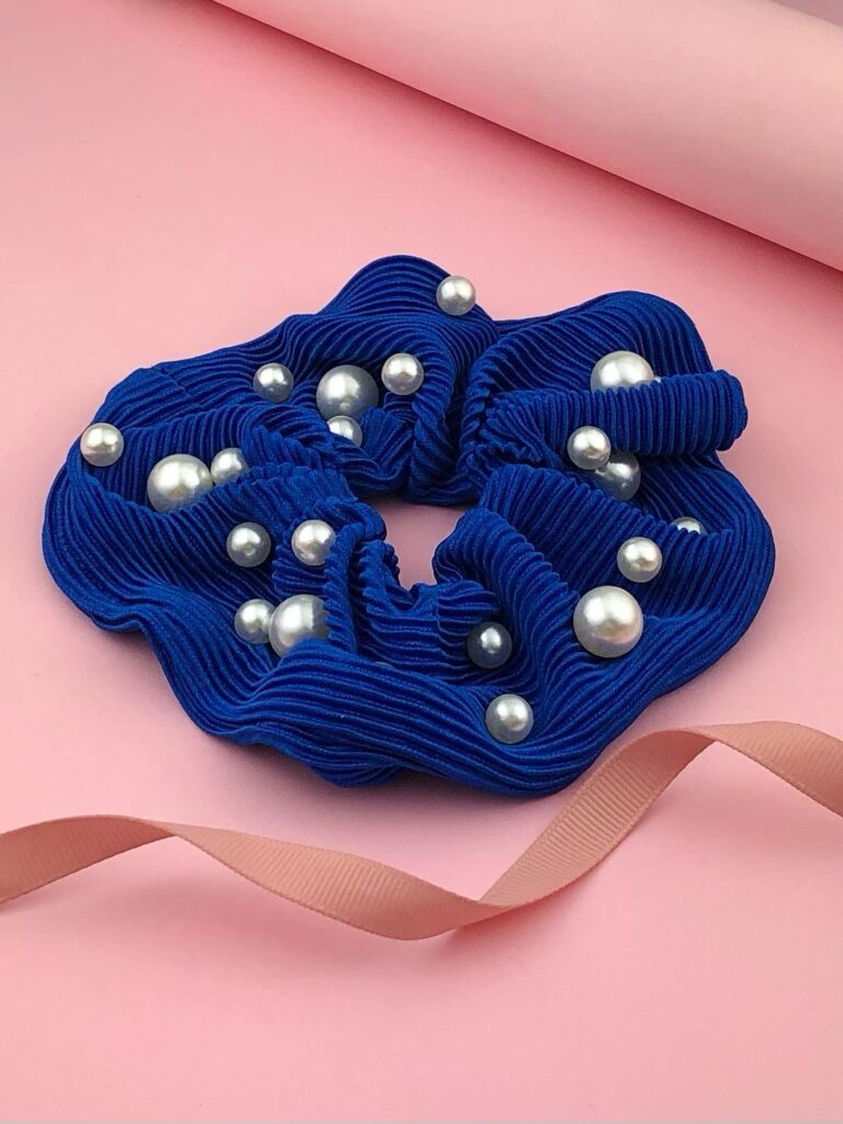 Gumka plisowana z perełkami scrunchie