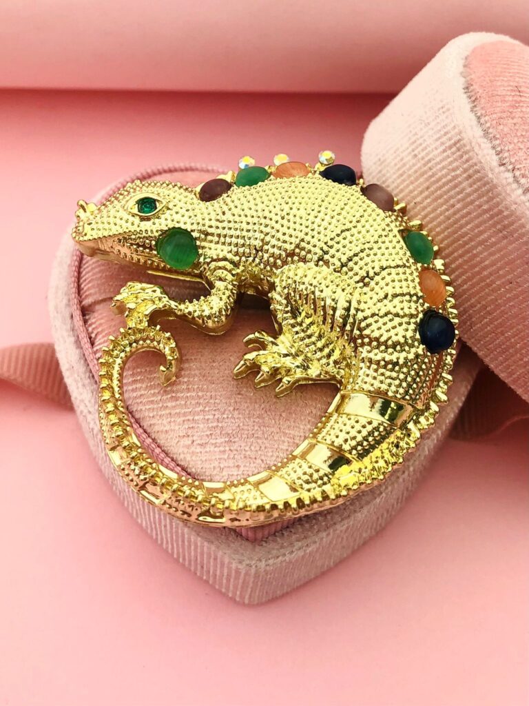 Broszka kameleon
