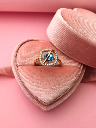 Pierścionek z błękitnym kryształkiem Swarovski ze stali szlachetnej 18k