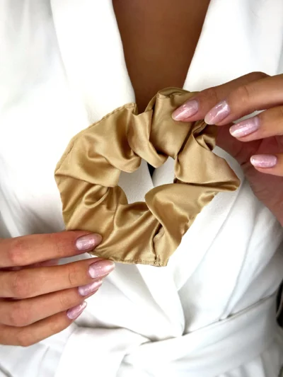 Gumka złota satynowa scrunchie CRLVE